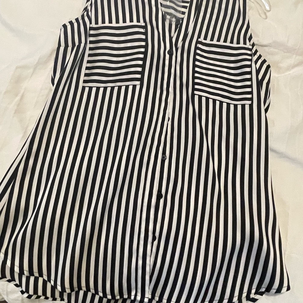 Express Black and White Striped Sleeveless Top - Picture 4 of 4